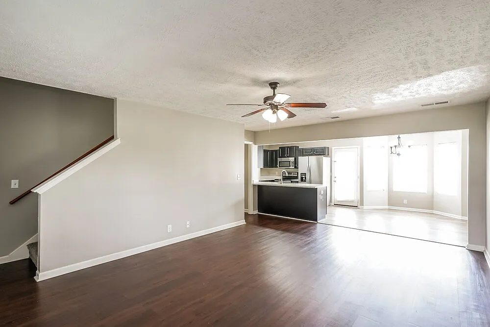 4 bed, 2.5 bath, 1854 sqft, $2,090 — Photo 4