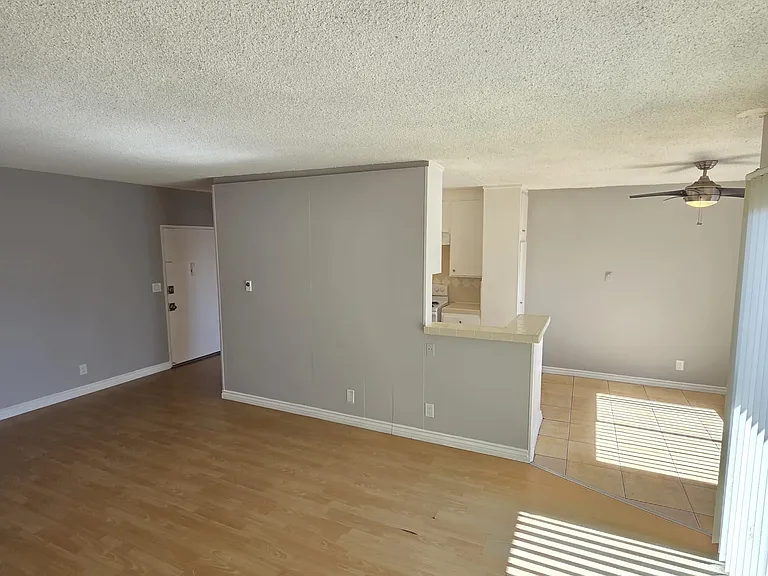 13955 Oxnard St — Photo 26