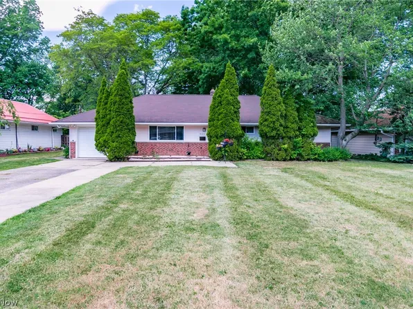 520 Harris Rd, Richmond Heights, OH 44143