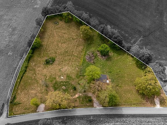 2nd image of 521 Revilo Rd