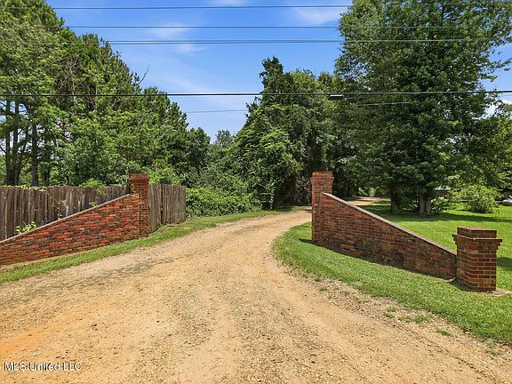 2nd image of 1122 Willis Cotton Rd