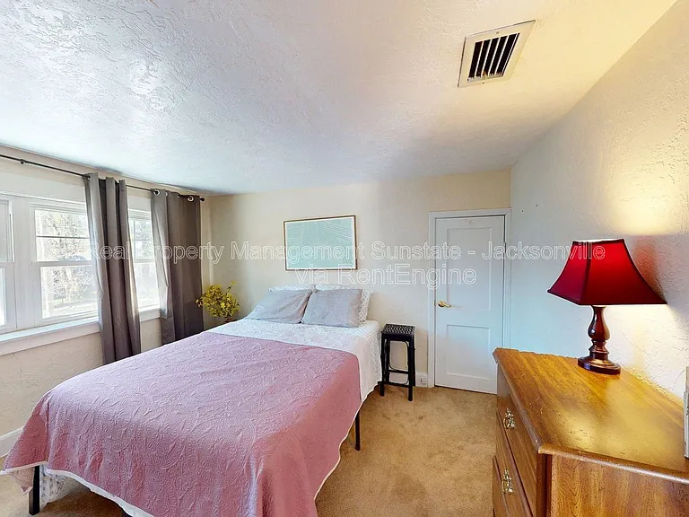 229 W 10th St — Photo 13
