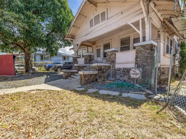 1221 Gulick Ave, Honolulu, HI 96819