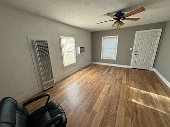 3rd image of 521 Colusa Ave