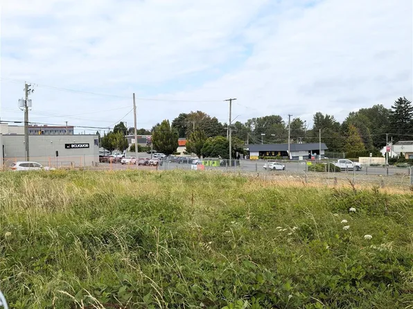 310 11th St, Courtenay, BC V9N 8H5