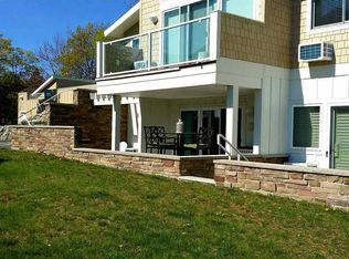 209 Park Ave, Charlevoix, MI 49720