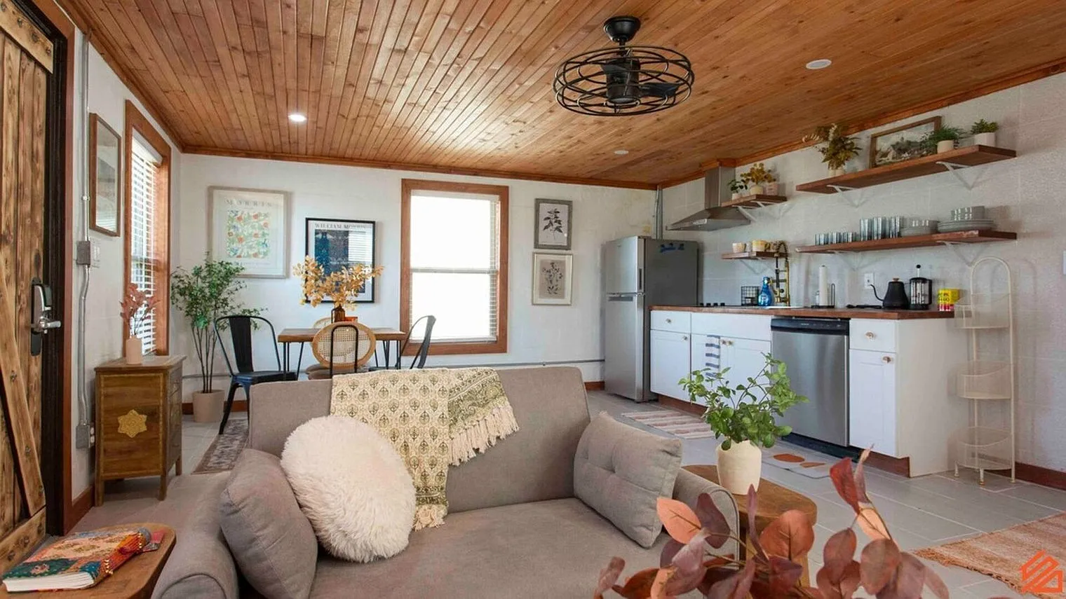 1 bed, 1.0 bath, 5683 sqft, $2,448 — Photo 2