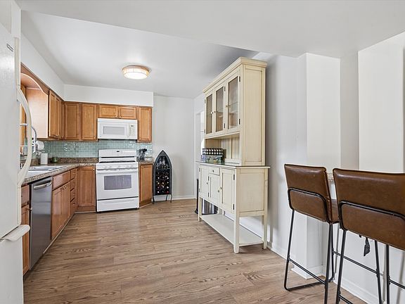 4th image of 116 W Park Dr