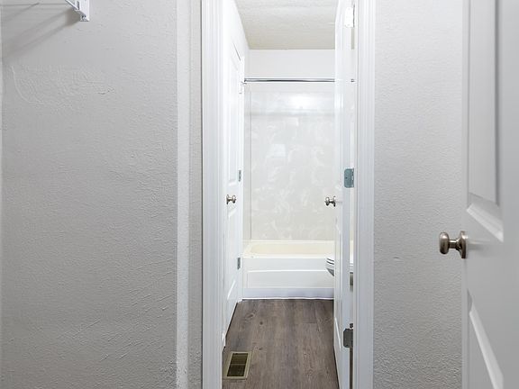 5th image of 3735 Cambridge Ave #18L