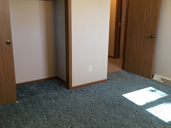 4th image of 834 Echo Ave