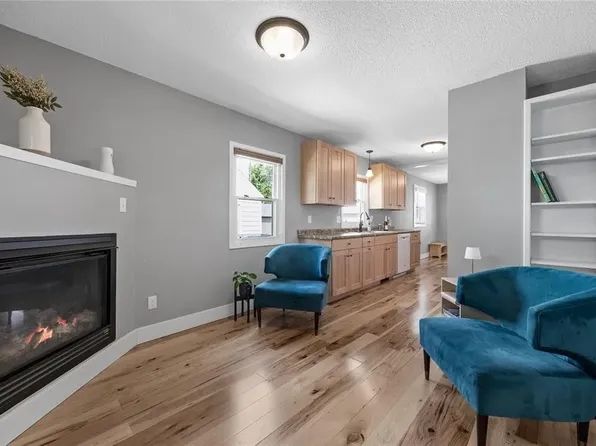 1252 30th St NE, Cedar Rapids, IA 52402