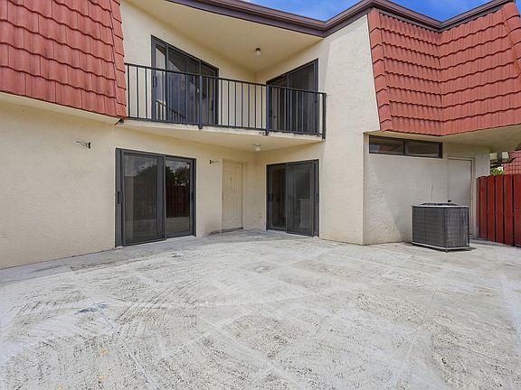 3rd image of 3861 Victoria Drive #3861