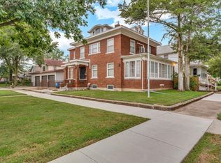 501 SW Western Ave, Topeka, KS 66606