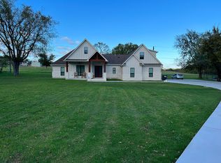 1809 E Davis St, Luling, TX 78648