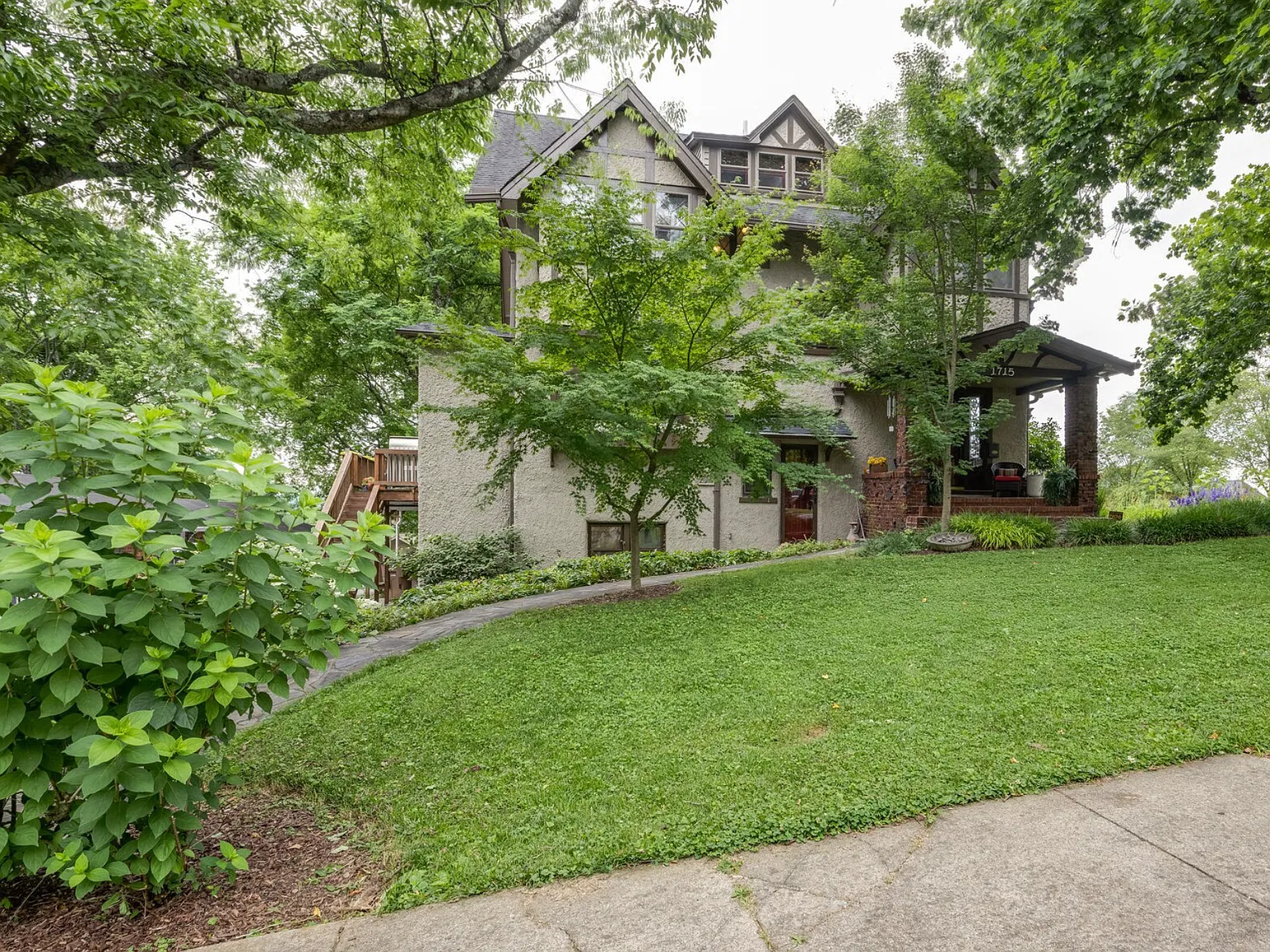 1715 Cedar Ln — Photo 2
