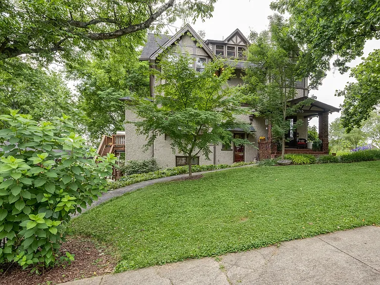 1715 Cedar Ln — Photo 2
