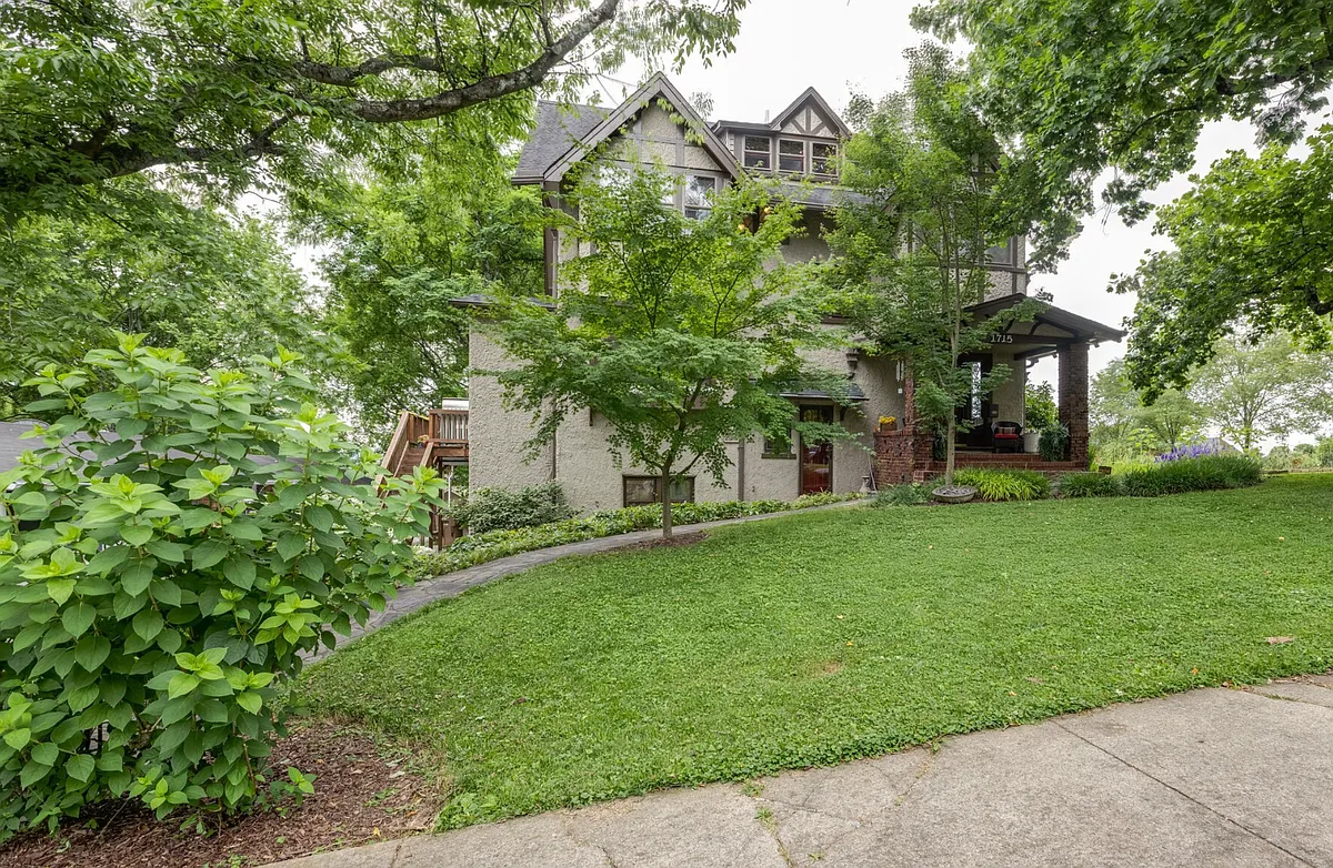 Building Photo - 1715 Cedar Ln