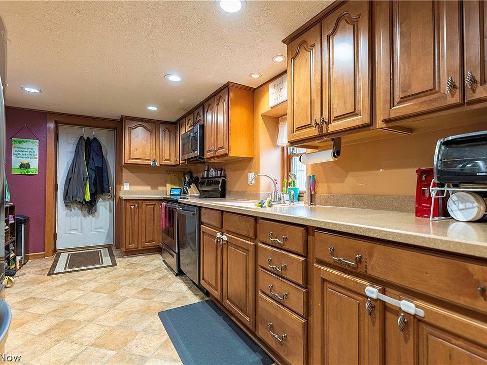 292 W Nimisila Rd, New Franklin, OH 44319 Zillow