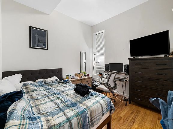 3rd image of 220 Sullivan St APT 1A