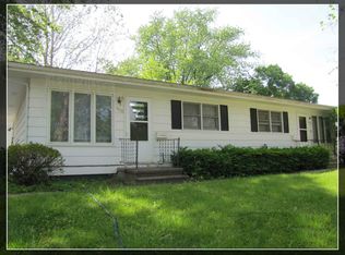 1600 Hillside Dr NW, Cedar Rapids, IA 52405