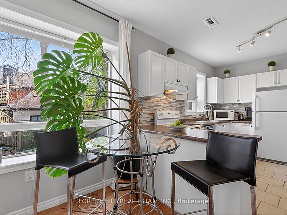 5th image of 9 Sherman Ave S #3