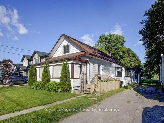 3rd image of 330 York St