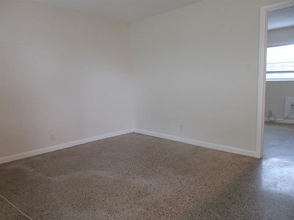 4th image of 1122 N H St #11