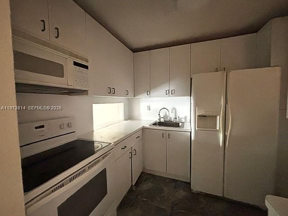 4th image of 140 Royal Palm Rd APT 202