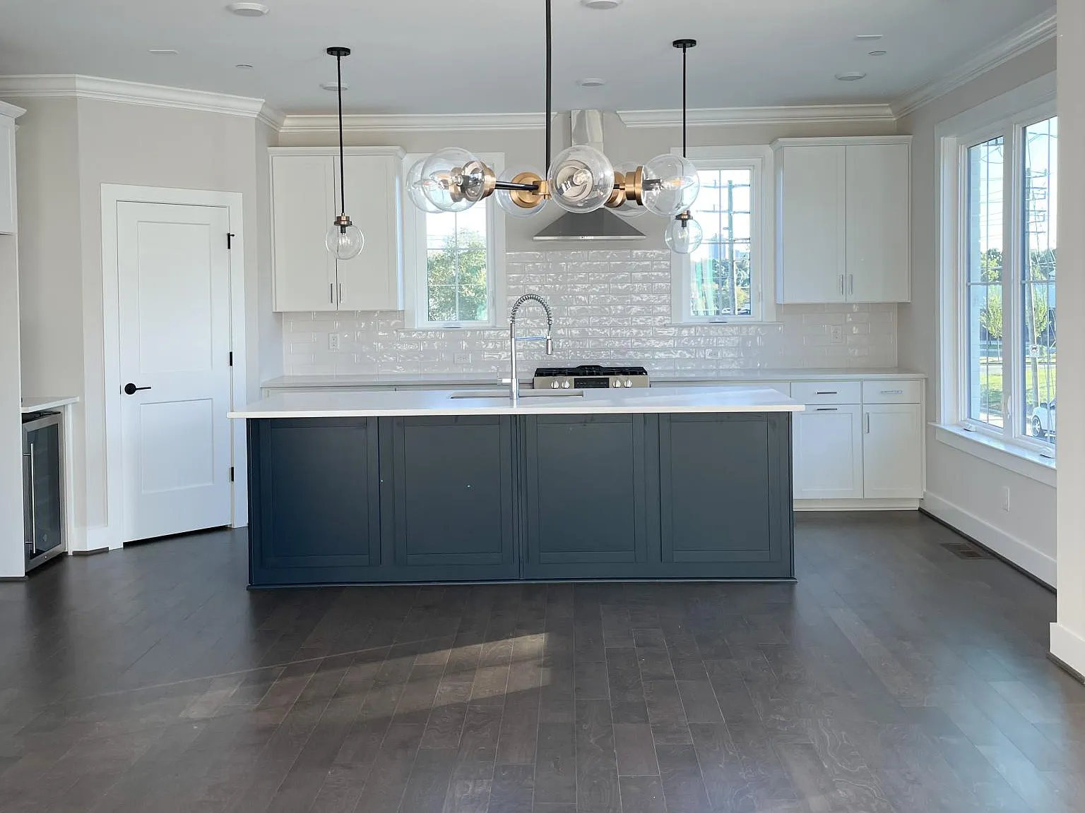 3 bed, 3.5 bath, 1872 sqft, $3,995 — Photo 3
