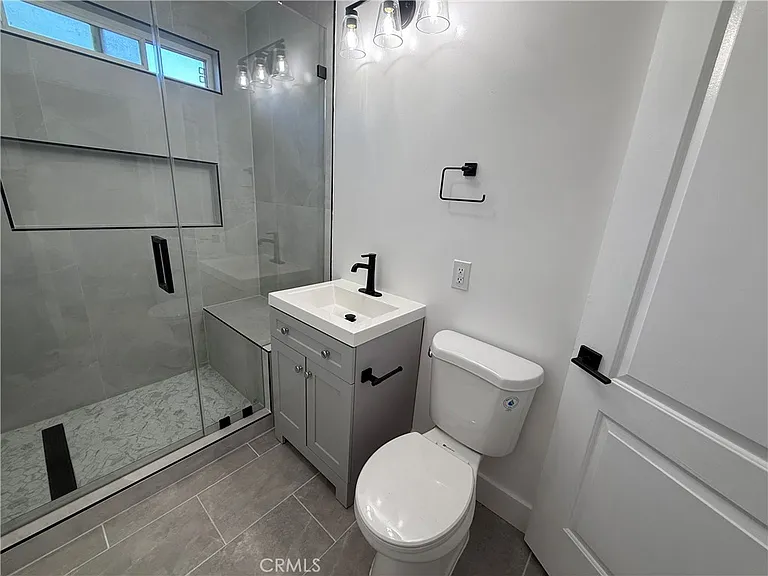 7358 Riverton Ave — Photo 21