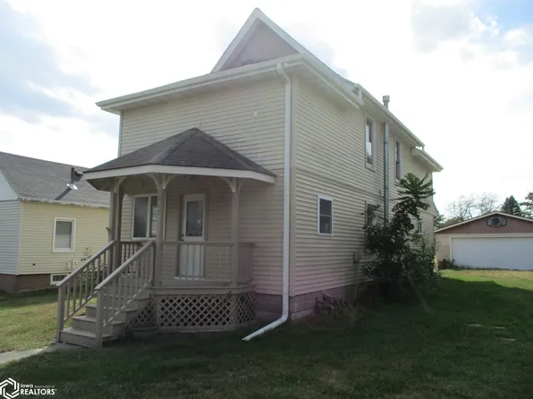 307 West St, Dysart, IA 52224