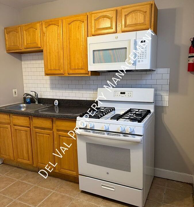 1st image of 412 E Walnut Ln Floor 2