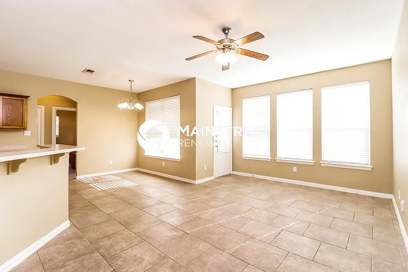 216 Kennedy Ct — Photo 4