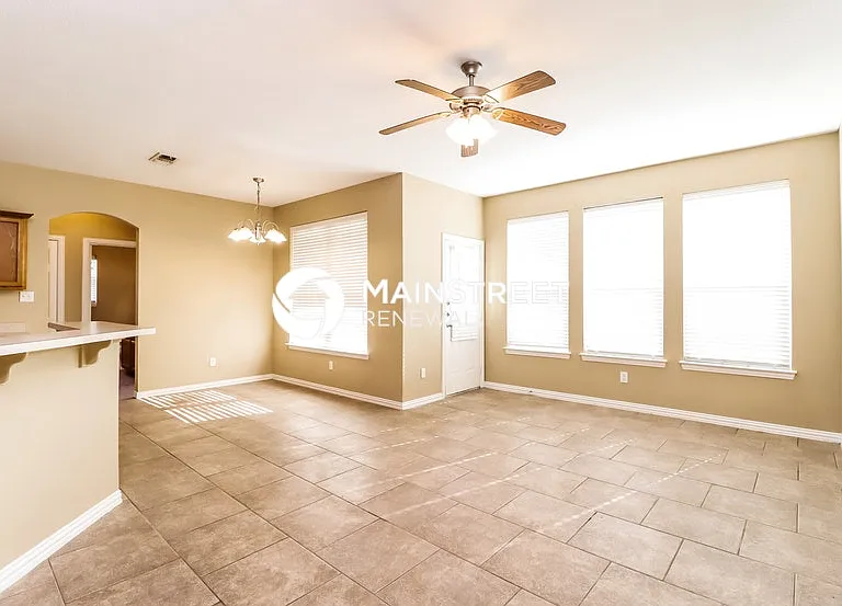 216 Kennedy Ct — Photo 4