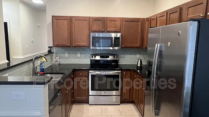3 bed, 2.5 bath, 1600 sqft, $1,895 — Photo 4
