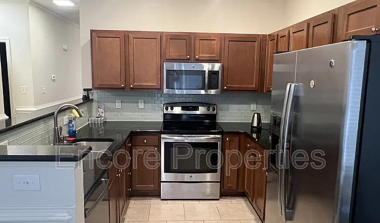 821 Central Park Dr — Photo 4