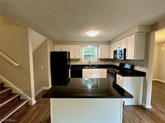 5th image of 706 Arlington Dr