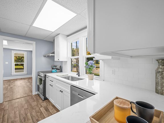 4th image of 608 W High St