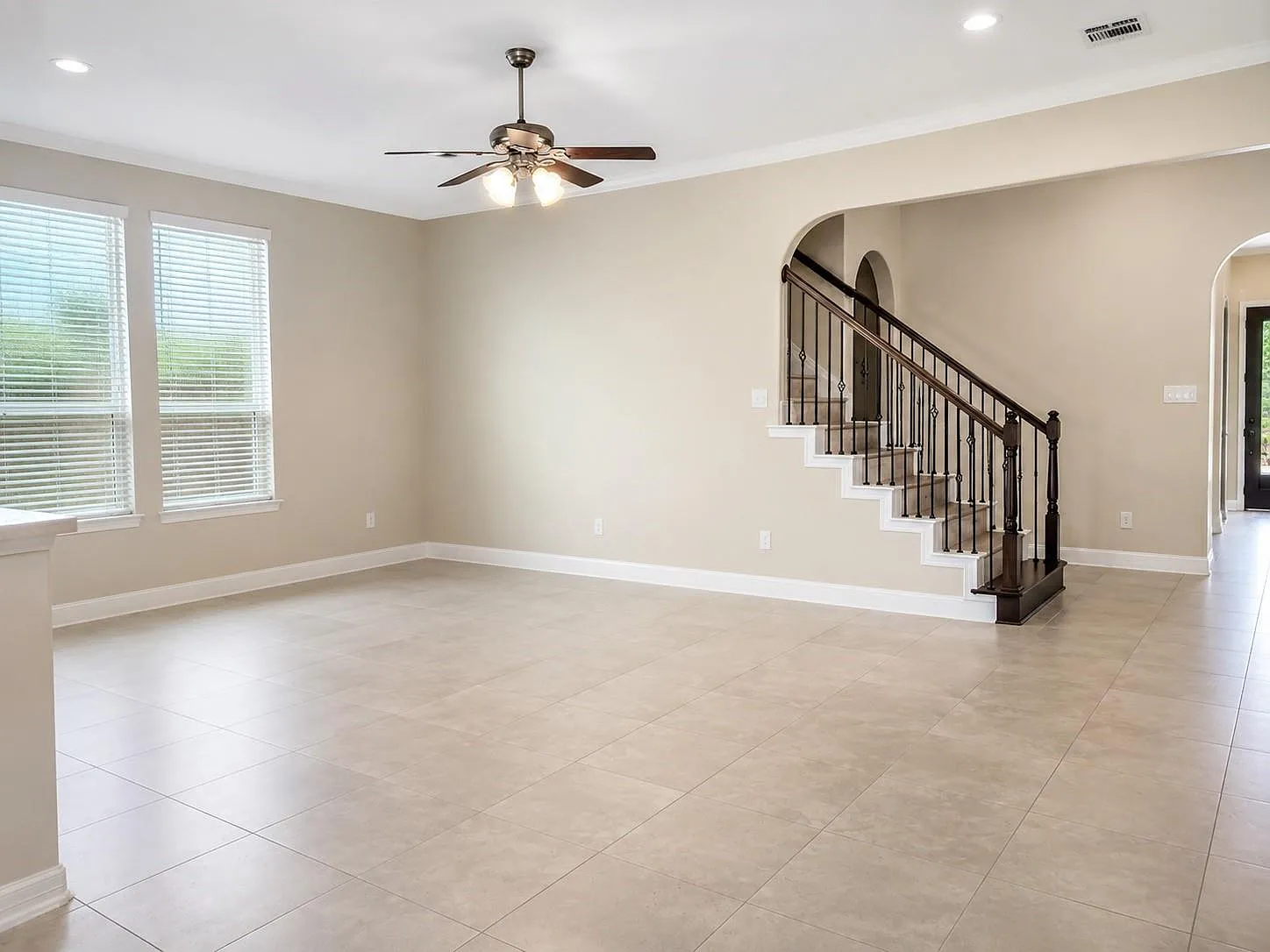3 bed, 2.0 bath, 2500 sqft, $2,800 — Photo 4