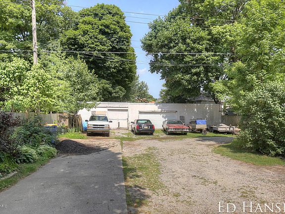 4th image of 1705 Plainfield Ave NE