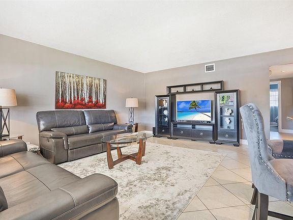 4th image of 2866 NE 30th Street #7