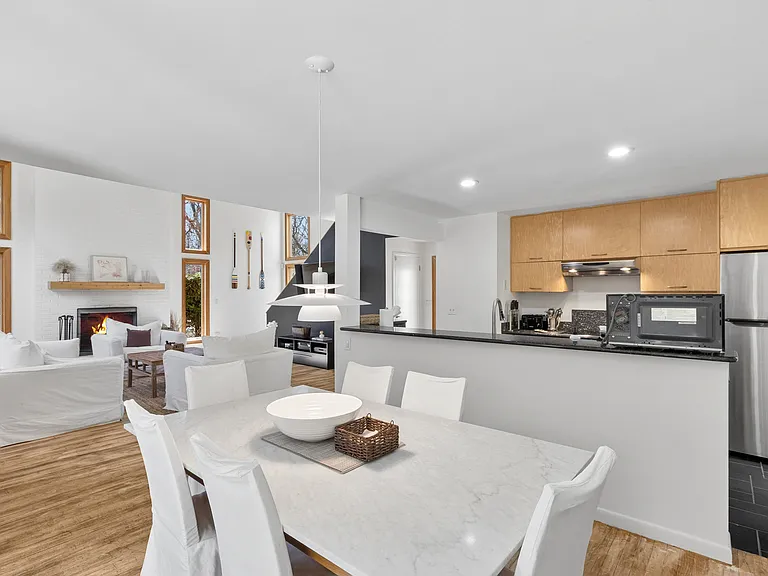 27 Montauk Ave — Photo 11