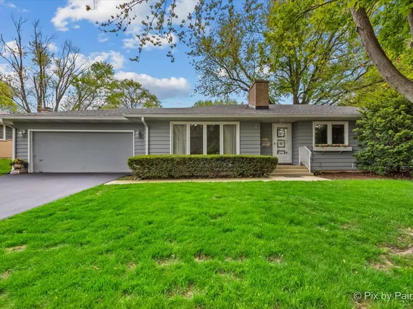 425 Summit St, Algonquin, IL 60102