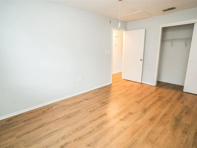 1277 Sylvia Ave — Photo 17