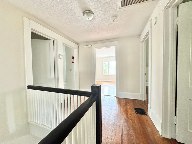 912 Union St #B — Photo 5