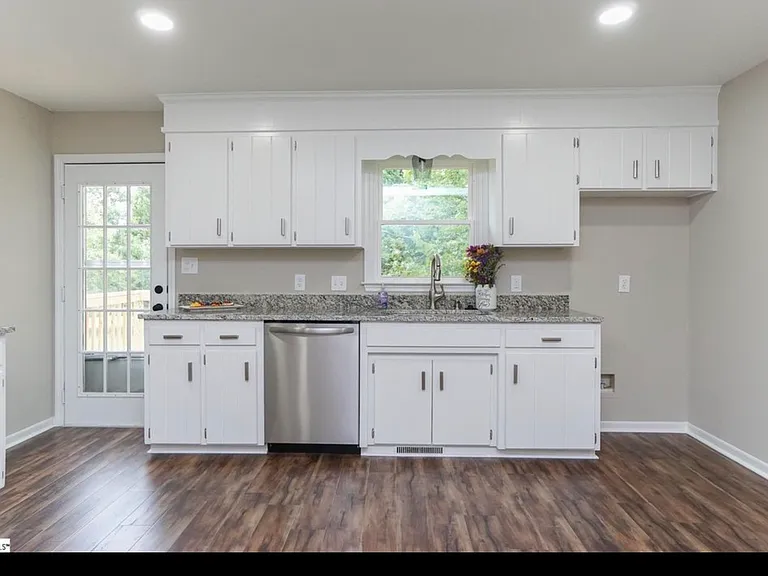 103 Newman Dr — Photo 9