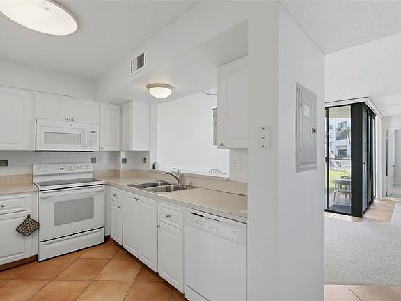 3rd image of 5729 PUERTA DEL SOL BOULEVARD S #186