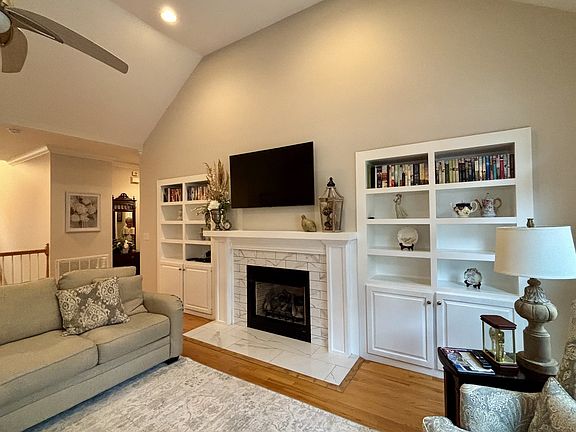 9th image of 498 Dearman St