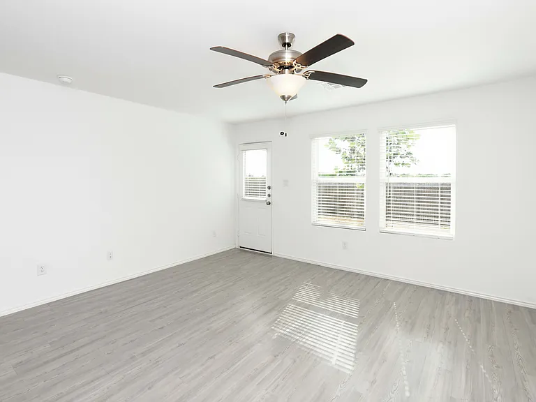 1059 Finesse Ln — Photo 11