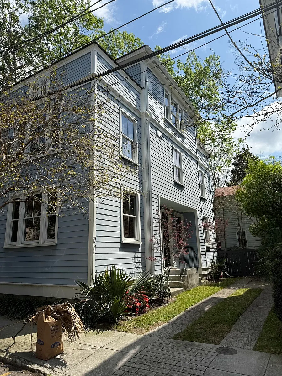 Building Photo - 71 Bogard St